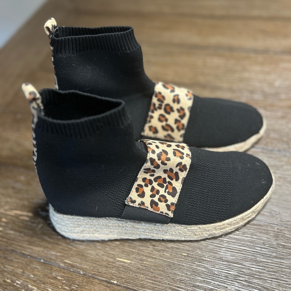 NWOT Nahlo Katana Yoga Mat Knit boots size 9